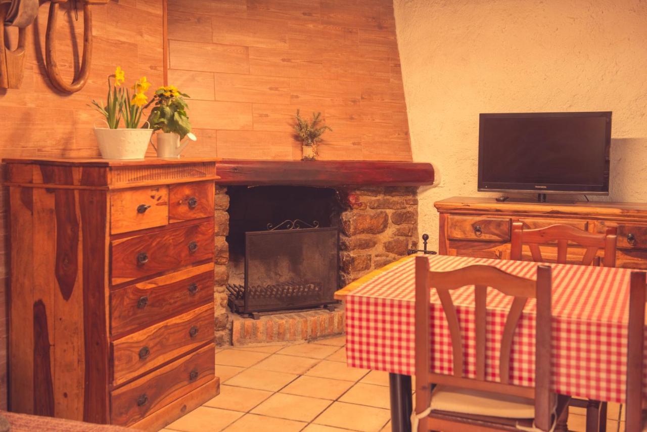 Complex Rural Can Caubet Berga Exterior foto