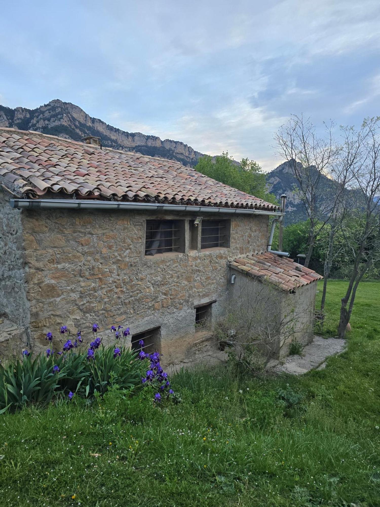 Complex Rural Can Caubet Berga Exterior foto